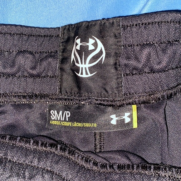 athletic wear under armor dri fit shorts - Picture 2 of 3